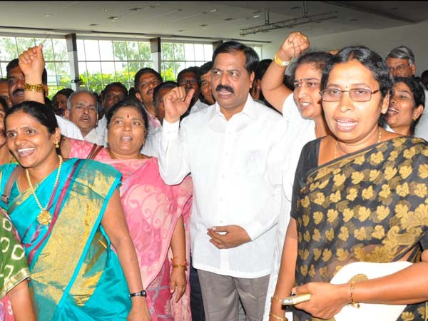 Telangana union kicks up row over origin of 193 officials Telangana union kicks up row over origin of 193 officials