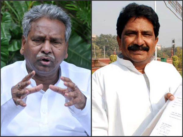 Kavuri and Sabbam fires at TRS Kavuri and Sabbam fires at TRS