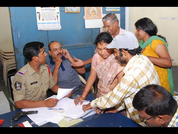 20 నిమిషాల పాటు దోపిడీ