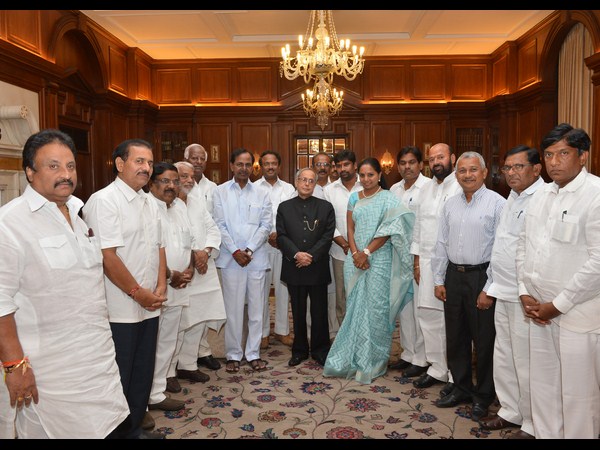 ప్రణబ్తో కెసిఆర్, ఎంపీలు