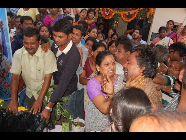 కన్నీటి వీడ్కోలు