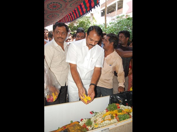కన్నీటి వీడ్కోలు