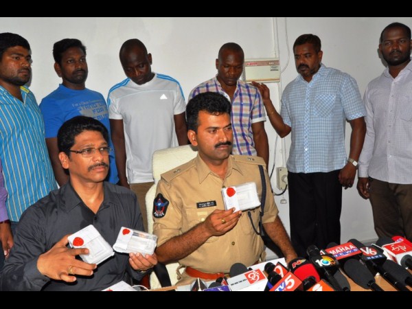 నైజీరియన్ల అరెస్ట్