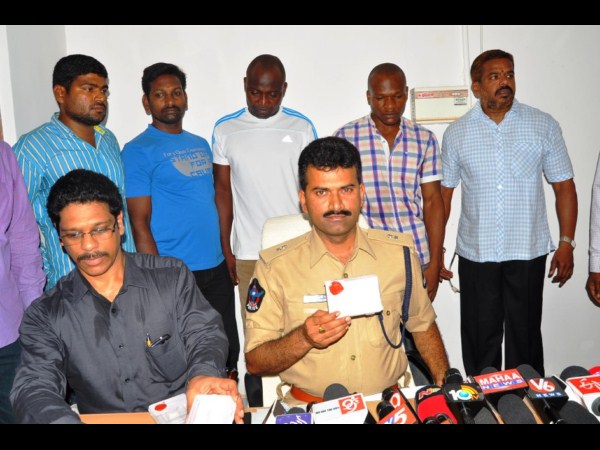 నైజీరియన్ల అరెస్ట్