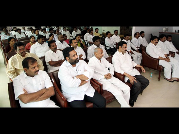 హాజరైన ప్రజాప్రతినిధులు