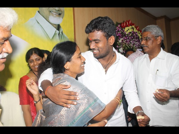 పరిటాల సునీత తనయుడు శ్రీరామ్
