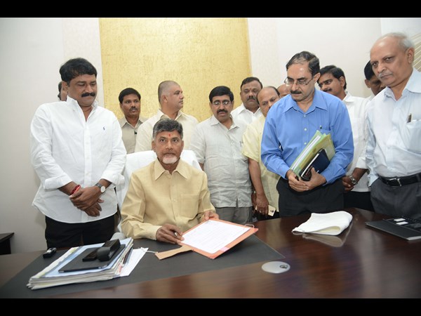 మంత్రులతో ఇలా..