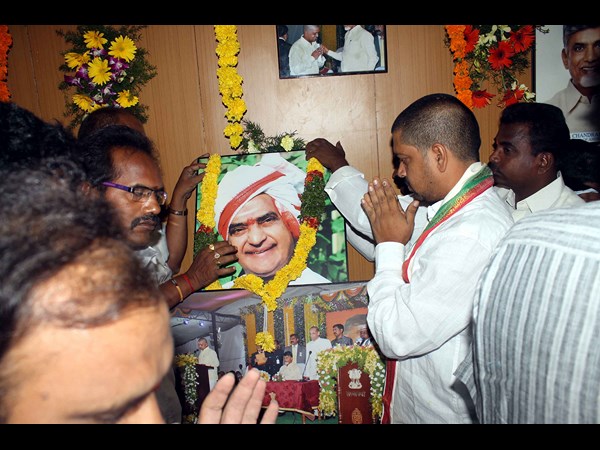 ఎన్టీఆర్కు నివాళి