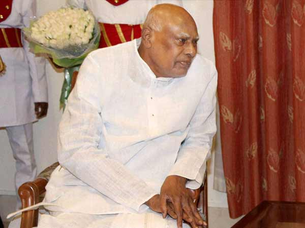 TN governor Rosaiah in a bid to resign TN governor Rosaiah in a bid to resign