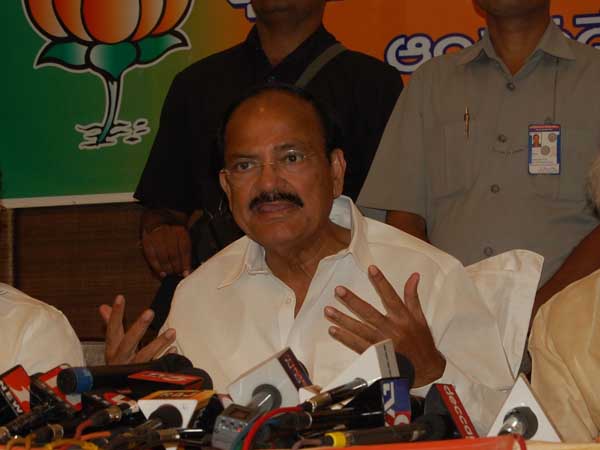 Political appointees should resign voluntarily: Venkaiah Naidu Political appointees should resign voluntarily: Venkaiah Naidu