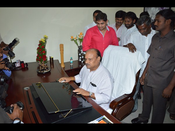 Yanamala speaks to Jagan: Budhaprasad will be unanimous Yanamala speaks to Jagan: Budhaprasad will be unanimous