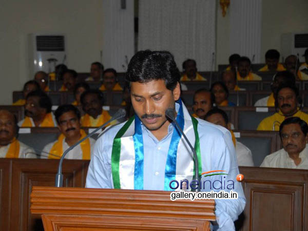 YS Jagan praises Chandrababu and his team YS Jagan praises Chandrababu and his team