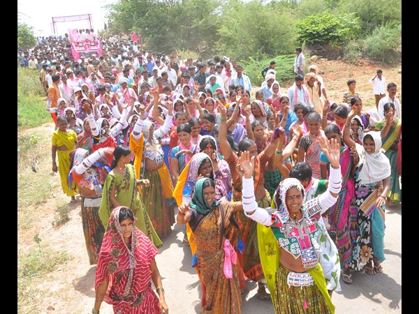 నాయిని