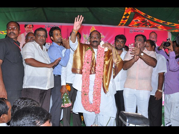 నాయిని