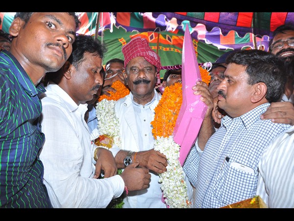 నాయిని