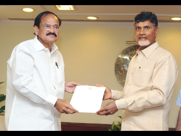వెంకయ్య నాయుడితో భేటీ