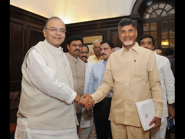 ఆరుణ్ జైట్లీతో భేటీ