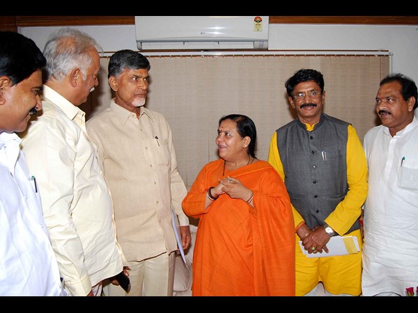 ఉమాభారతితో భేటీ