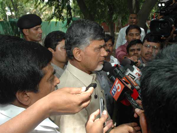 Chandrababu visits Nagaram village Chandrababu visits Nagaram village