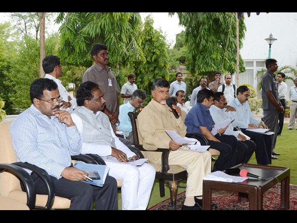 సంసారం విడిపోయినట్లుగా..