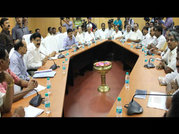 APNGOs meet Telangana deputy CM APNGOs meet Telangana deputy CM