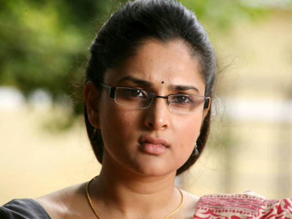 Ramya turns Kannada tutor Ramya turns Kannada tutor