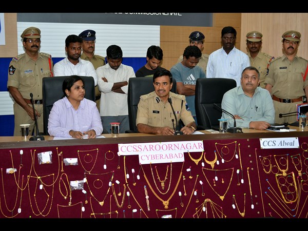 ఐదుగురి పట్టివేత