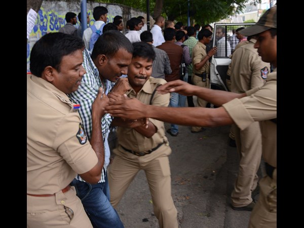 టీ మీడియా చిక్కులు