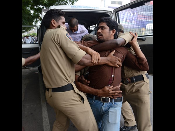 టీ మీడియా చిక్కులు