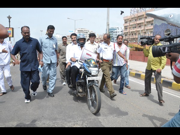రోడ్డు భద్రత వారోత్సవాలు