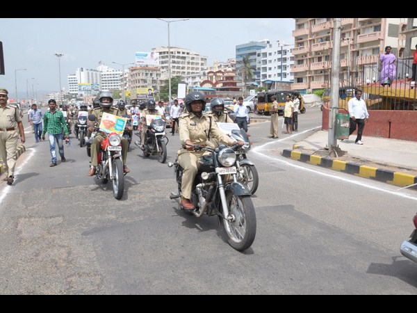 రోడ్డు భద్రత వారోత్సవాలు