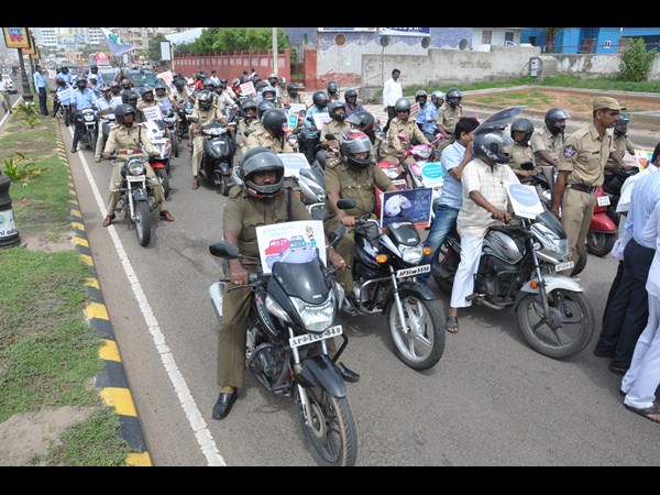 రోడ్డు భద్రత వారోత్సవాలు