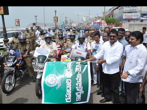 రోడ్డు భద్రత వారోత్సవాలు