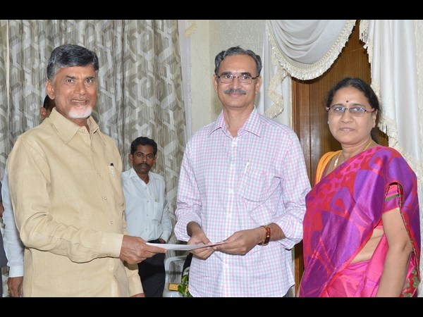 చంద్రబాబుకు చెక్కు