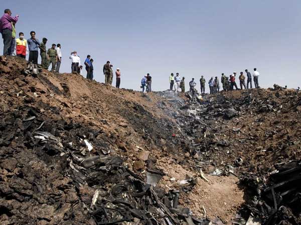 40 killed as passenger jet crashes in Tehran 40 killed as passenger jet crashes in Tehran