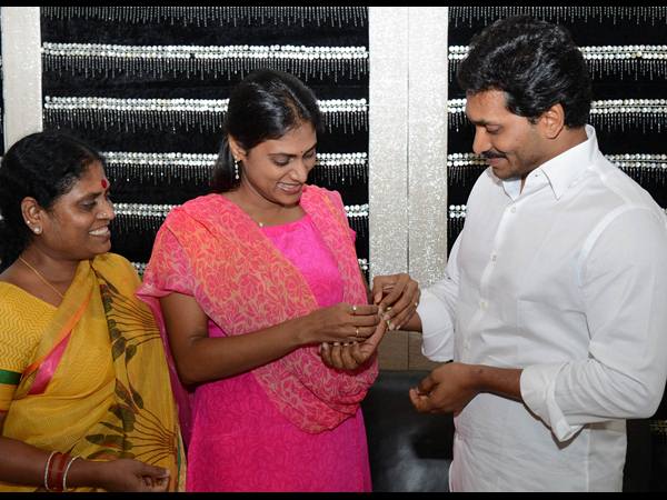 షర్మిల, జగన్