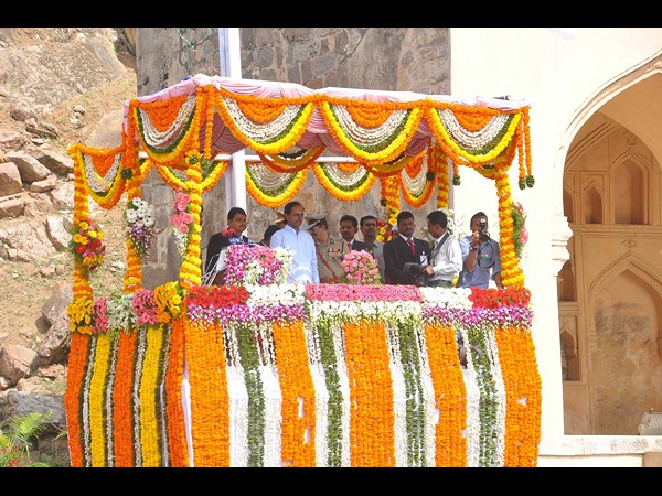 కెసిఆర్ ఇలా...