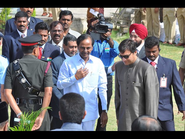 కెసిఆర్తో అక్బరుద్దీన్