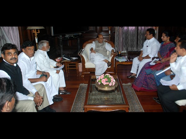 రాజ్నాథ్త టీఆర్ఎస్ ఎంపీలు