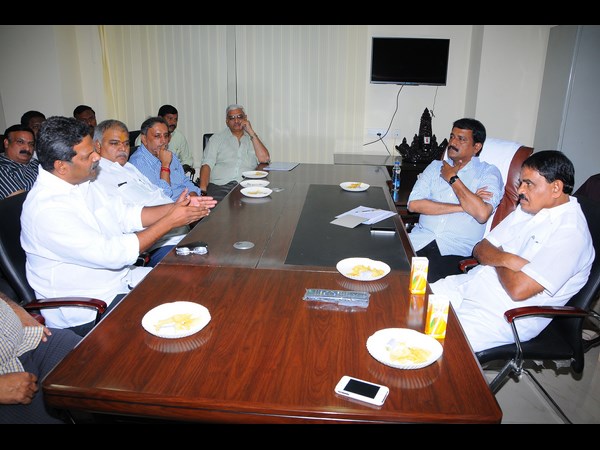 సంక్షోభంలో సినిమా