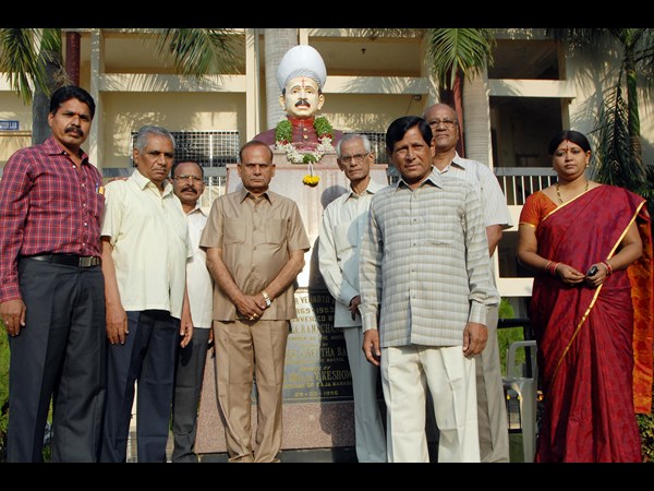రాజా బహదూర్ వెంకట్రామారెడ్డికి నివాళి