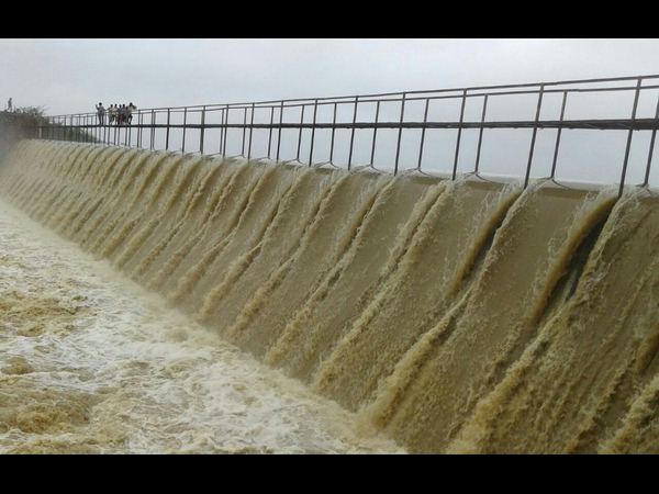 పోటెత్తిన మూసీ