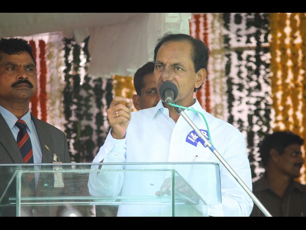 KCR asks people to approach him on corruption issues KCR asks people to approach him on corruption issues