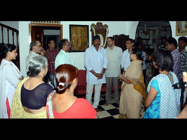 మోహన్ బాబు పరామర్శ