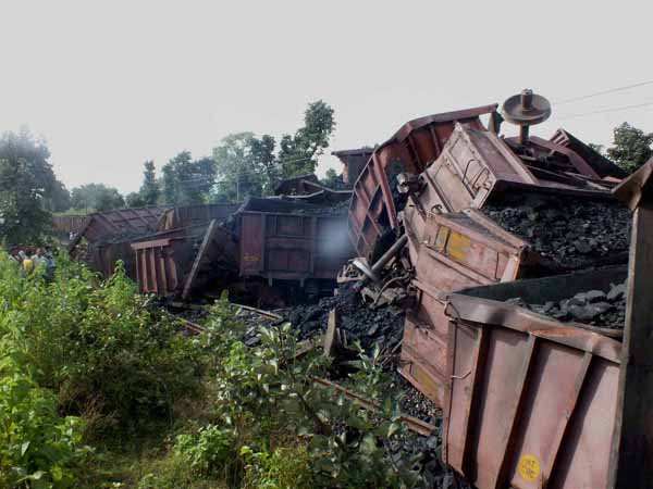 Maoists blow up railway tracks in Jharkhand, goods train derails Maoists blow up railway tracks in Jharkhand, goods train derails