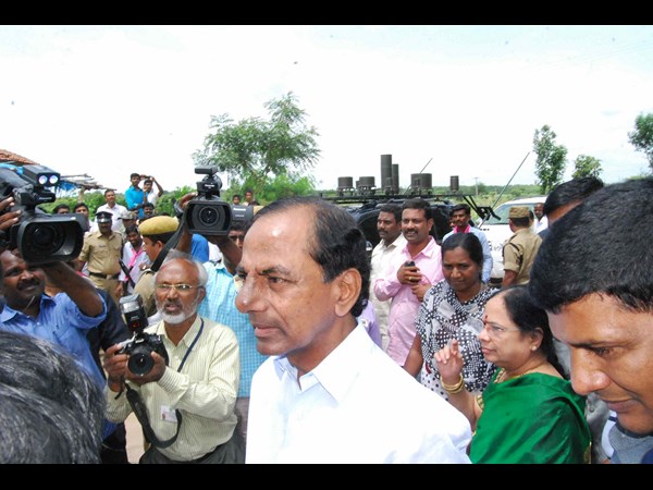 Medak Lok Sbaha: Voting begins Medak Lok Sbaha: Voting begins