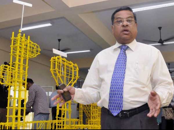 Issues are there in metro, will resolve them: Gadgil Issues are there in metro, will resolve them: Gadgil