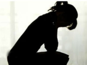 woman pours hot oil on husbands first wife woman pours hot oil on husbands first wife
