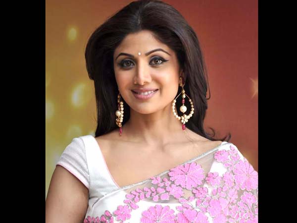 Shilpa Shetty's security vehicle meets with accident near Kapurthala Shilpa Shetty's security vehicle meets with accident near Kapurthala