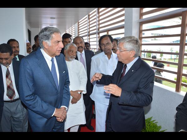 కెసిఆర్తో జిఎంఆర్ ప్రతినిధులు